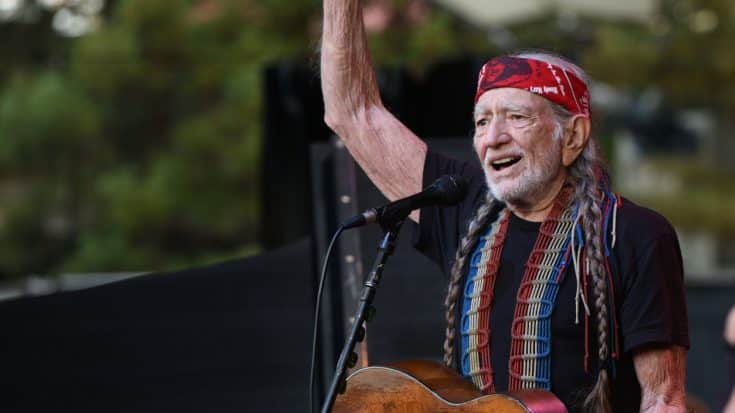 George Strait, Kris Kristofferson & More Stars Join Willie Nelson’s 90th Birthday Concert | Country Music Videos