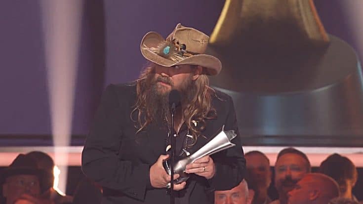 Chris Stapleton Stays Behind To Help Clean After Winning ACM Awards Entertainer Of The Year | Country Music Videos