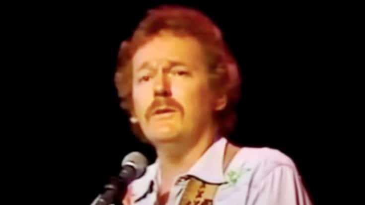 Folk Singer-Songwriter Gordon Lightfoot Dies At Age 84 | Country Music Videos