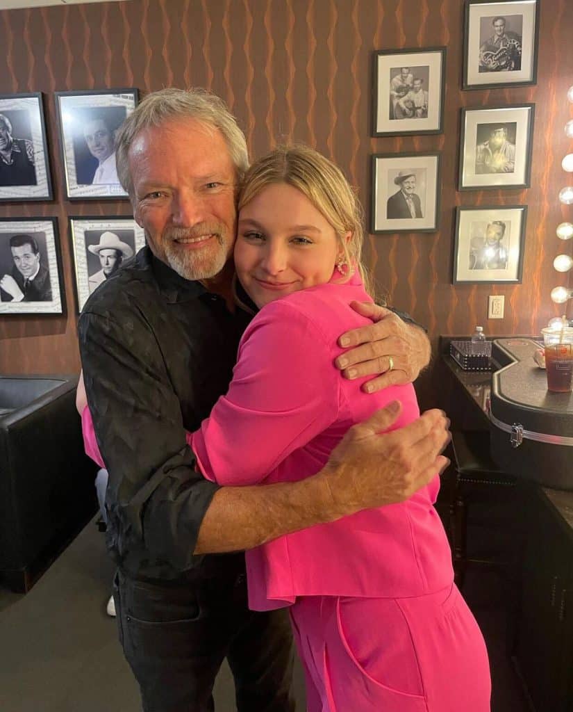 Kylie Diffie & John Berry hugging backstage at the Opry.