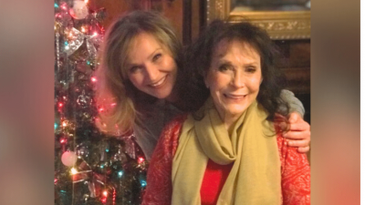 Loretta Lynn with her daughter Patsy Lynn during the Christmas season