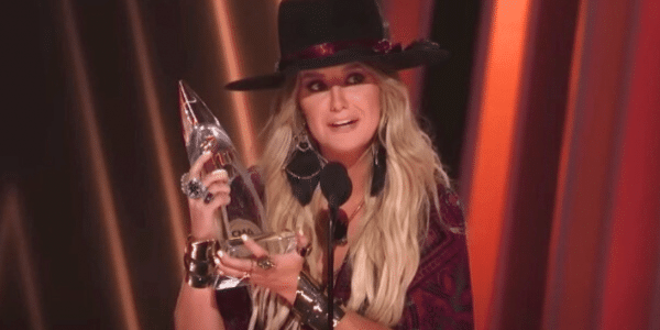 Lainey Wilson at the 2022 CMA Awards