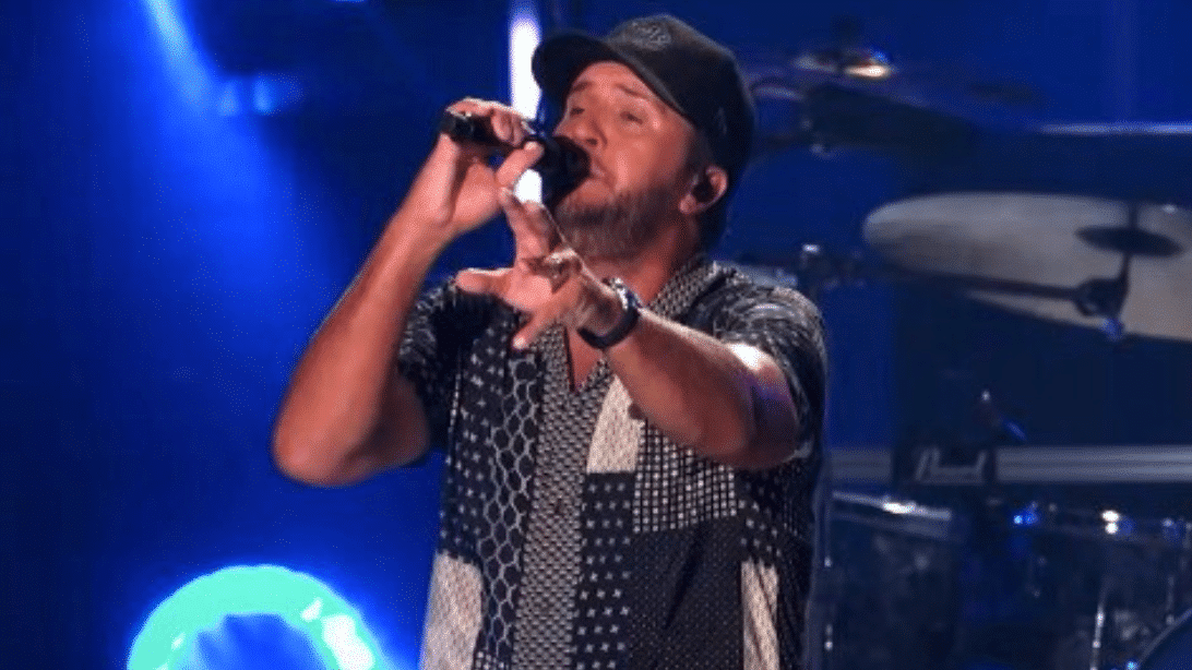 Luke Bryan Suddenly Cancels Final “Farm Tour” Show | Country Music Videos