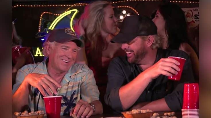 Toby Keith Remembers Jimmy Buffett With Heartfelt Tribute | Country Music Videos