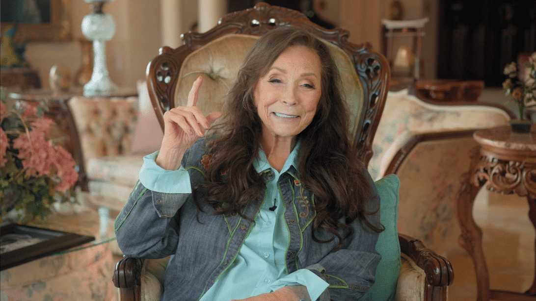Loretta Lynn’s Family Marks Anniversary Of Her Death “It’s Been A Long, Hard Year” | Country Music Videos