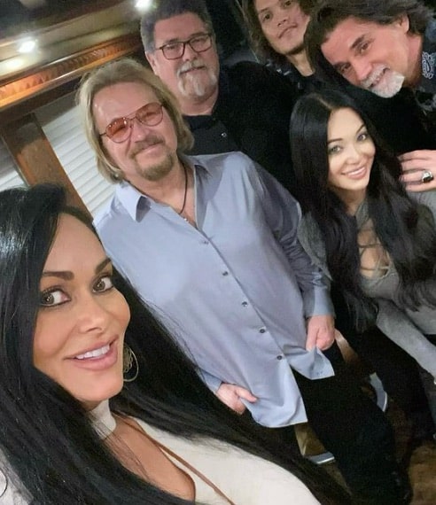Travis Tritt and his family with Scott Minkley