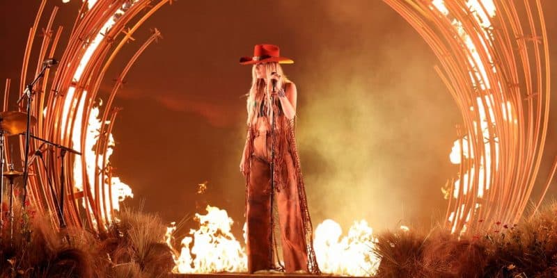 Lainey Wilson Delivers “Wild” Performance At 2023 CMA Awards | Country Music Videos