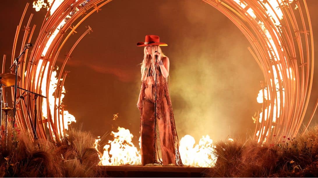 Lainey Wilson Delivers Wild Performance At 2023 Cma Awards 2622