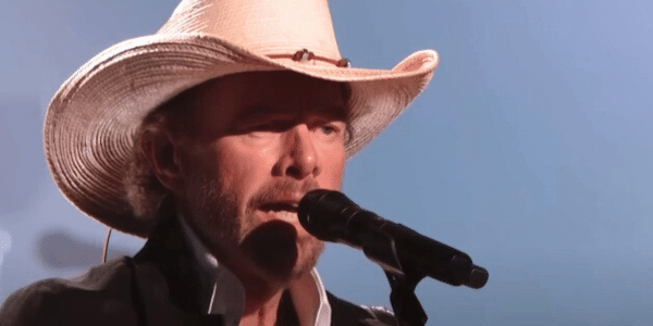 Toby Keith performs