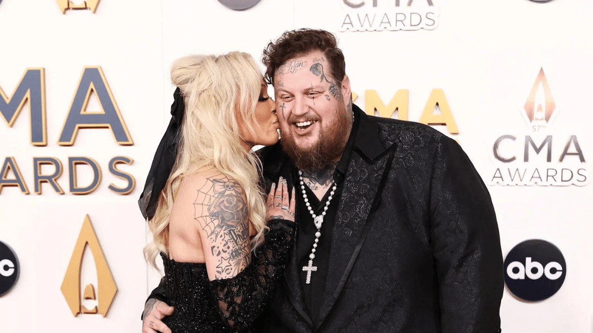 Bunnie-XO-and-Jelly-Roll-2023-cma-awards