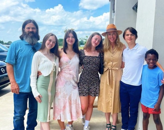 Jep & Jessica Robertson of "Duck Dynasty" fame with their kids