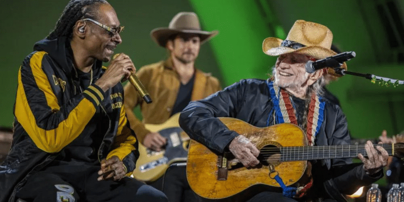Willie Nelson Shows Support For Snoop Dogg’s Decision To Stop Smoking | Country Music Videos