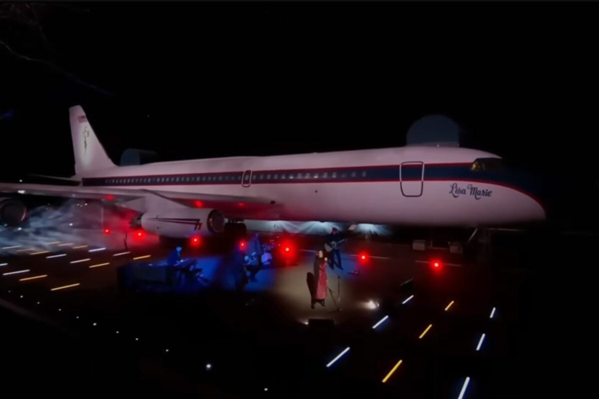 Alanis Morrissette performing alongside Elvis Presley's plane, Lisa Marie 