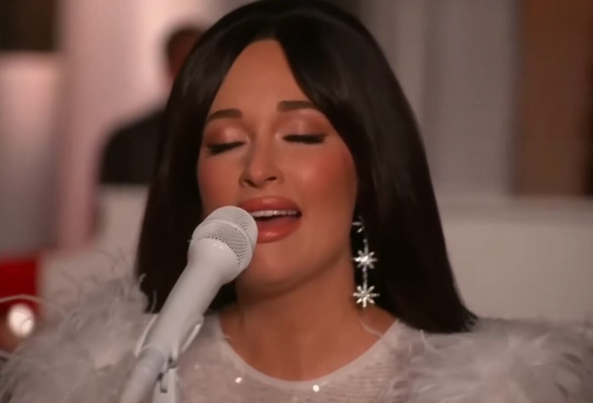 Kacey Musgraves performs "Can't Help Falling In Love With You"