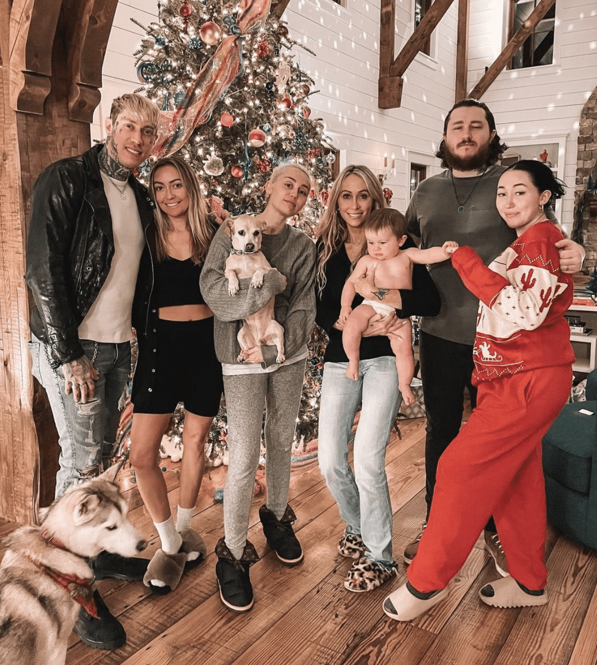 The Cyrus clan at Christmas.