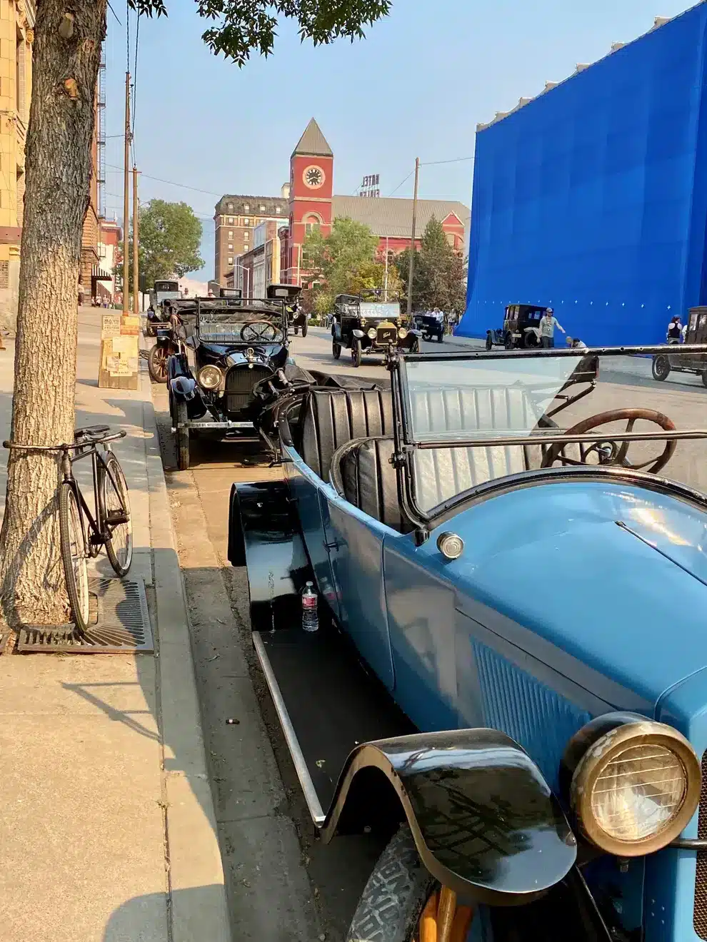 The cars on the set of "1923" were vintage, but the building was not, so it was draped in blue to be digitally replaced.
