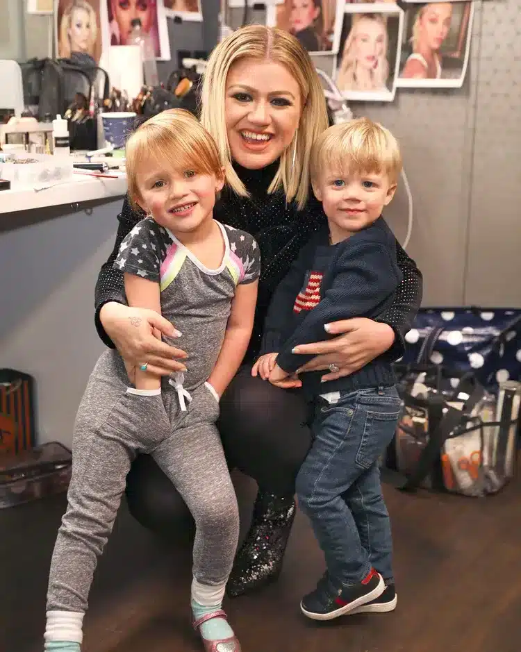 Kelly Clarkson with daughter River (L) and son Remy in 2018. PHOTO: KELLY CLARKSON/INSTAGRAM