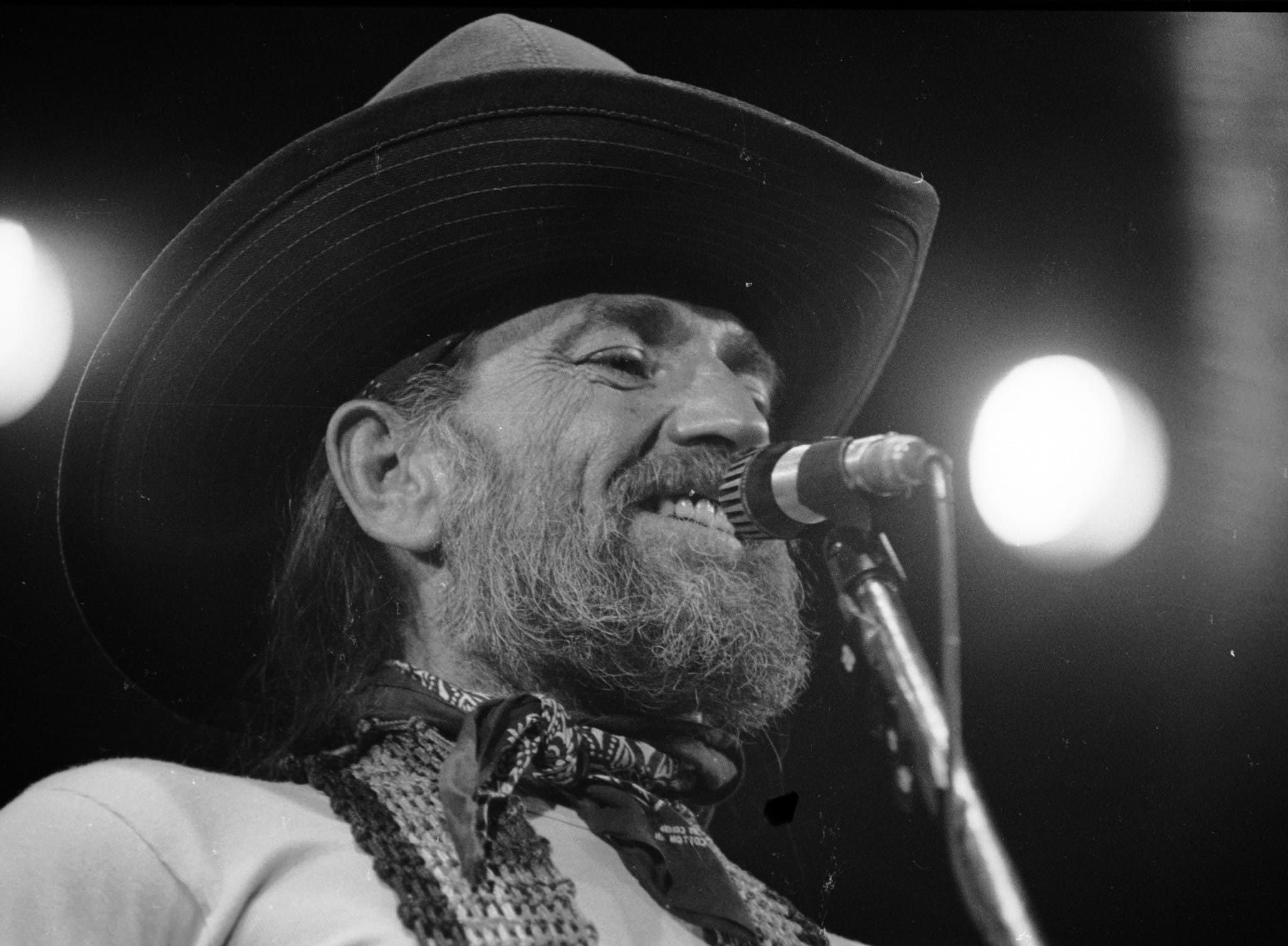 FEBRUARY 13: Country singer/songwriter Willie Nelson performs onstage on February 13, 1979. (Photo by Michael Ochs Archives/Getty Images)