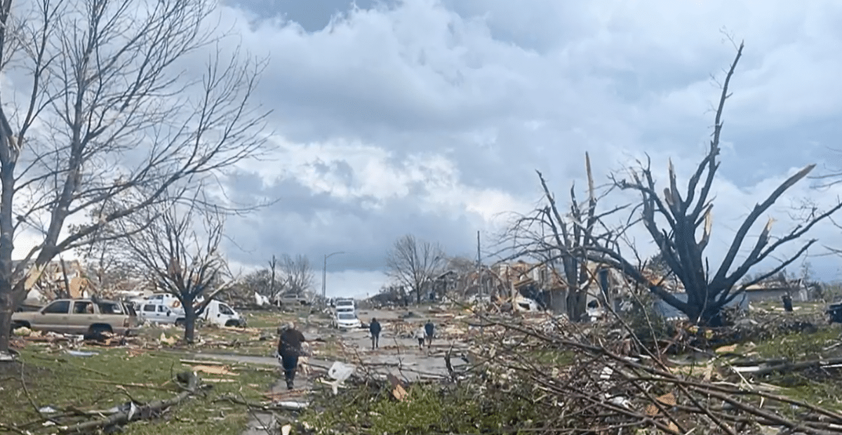 Omaha tornado debris.