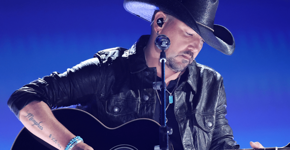 Jason Aldean Pays Tribute to Toby Keith With Emotional ACM Performance