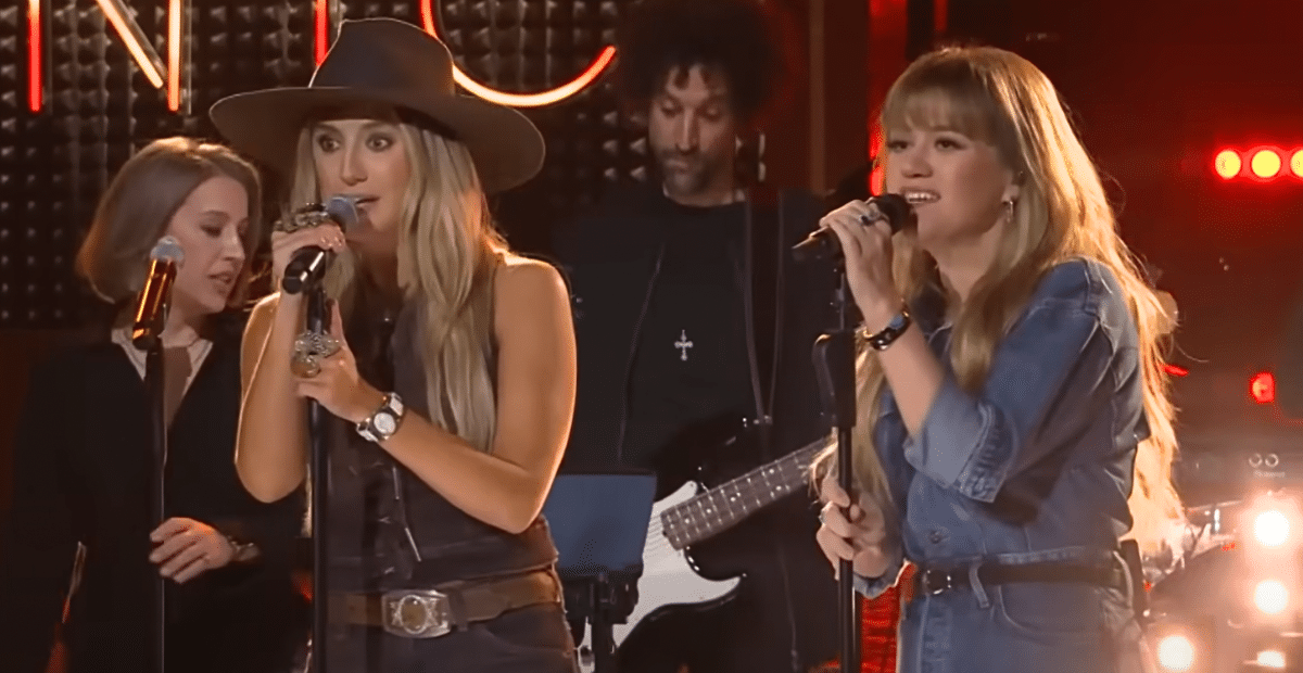 Kelly Clarkson and Lainey Wilson sing "Country's Cool Again."