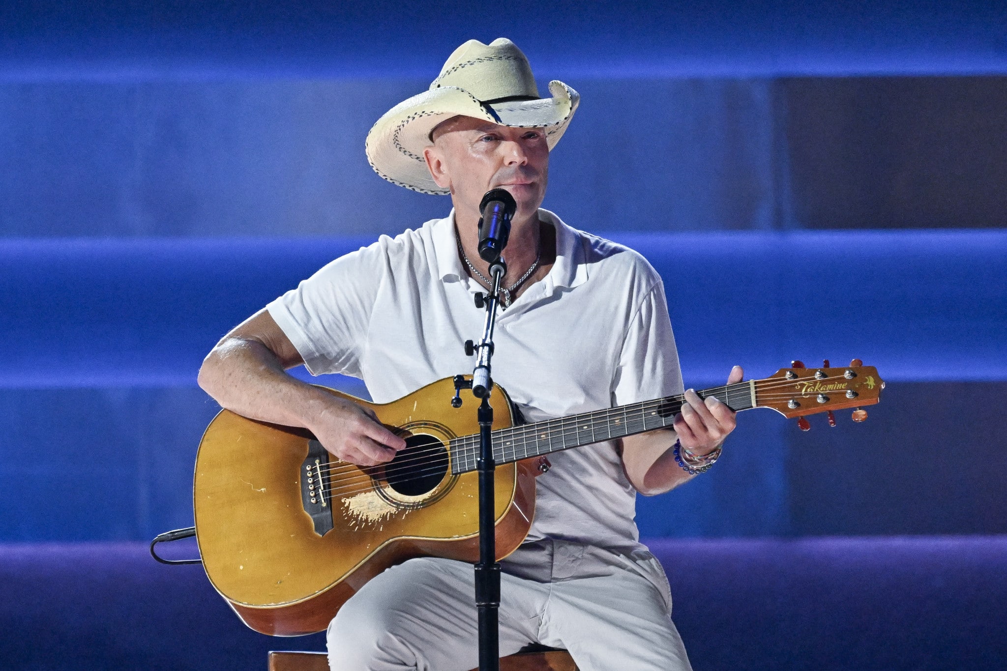 NASHVILLE, TENNESSEE - NOVEMBER 08: EDITORIAL USE ONLY Kenny Chesney performs onstage during the 57th Annual CMA Awards at Bridgestone Arena on November 08, 2023 in Nashville, Tennessee. (Photo by Astrida Valigorsky/WireImage)