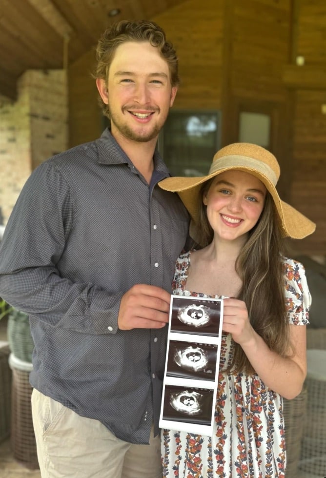 Lily and Austin Stalbaum announce pregnancy