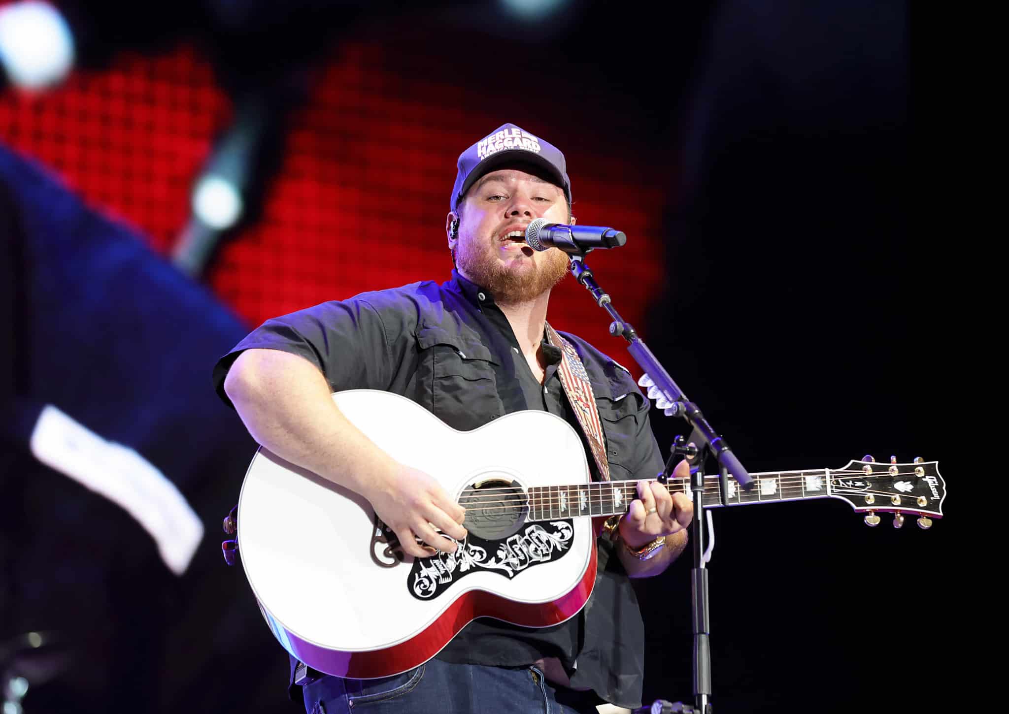 INDIO, CALIFORNIA - MAY 01: Luke Combs performs onstage during Day 3 of the 2022 Stagecoach Festival at the Empire Polo Field on May 01, 2022 in Indio, California. (Photo by Amy Sussman/Getty Images for Stagecoach)