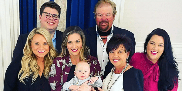 (L to R) Haley Covel, Stelen Covel, Shelley Covel, Toby Keith, Tricia Lucus, and Krystal Keith.