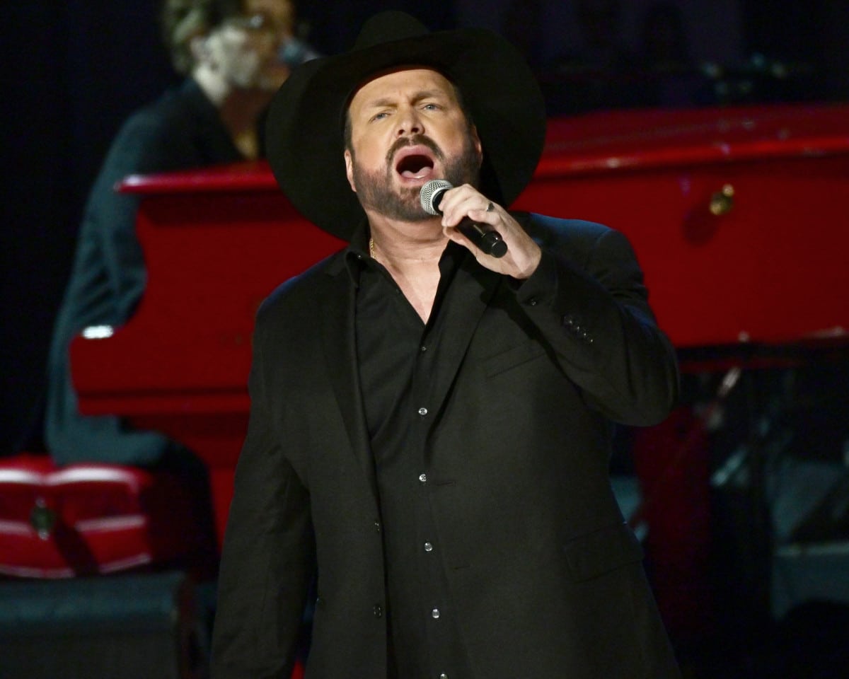 Garth Brooks has filed new court documents and publicly named his accuser