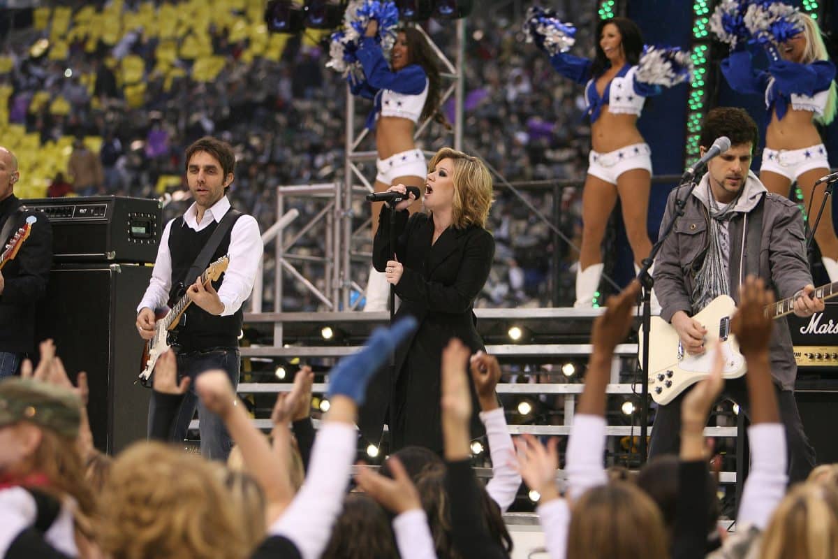 Kelly Clarkson performs at halftime of the Thanksgiving Game between the New York Jets and the Dallas Cowboys at Texas Stadium to kick off the Salvation Army's Red Kettle Campaign. 