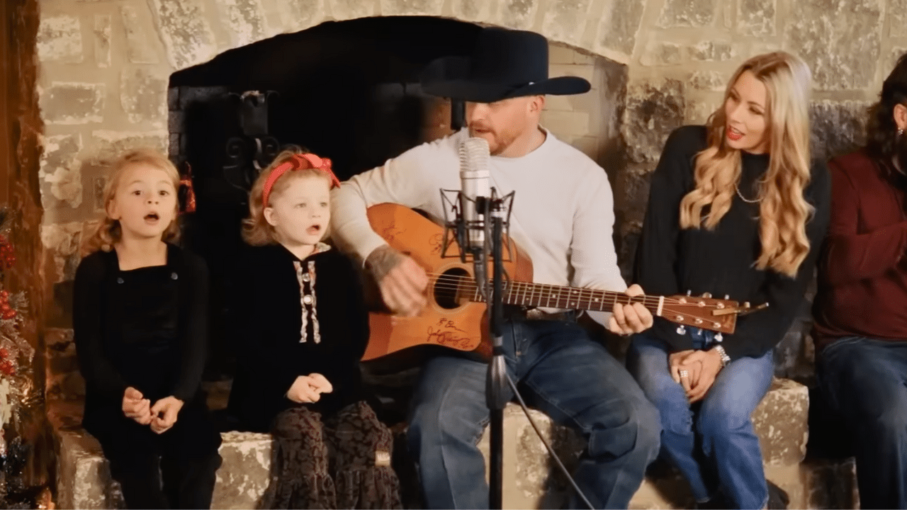 Cody Johnson sings "Silent Night" with this wife and daughters