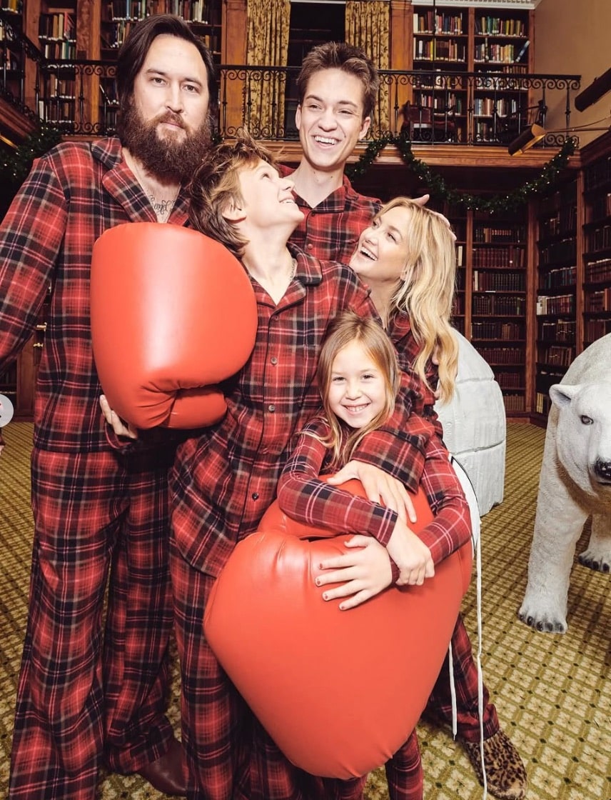 Kate Hudson with her fiancé, Danny Fujikawa, and her children, Ryder, Bing, and Rani. 