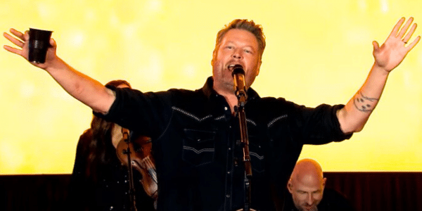 Blake Shelton sings "Pour Me a Drink" on New Year's Eve