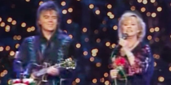 Marty Stuart and Connie Smith sing "Away in a Manger" at the Opry