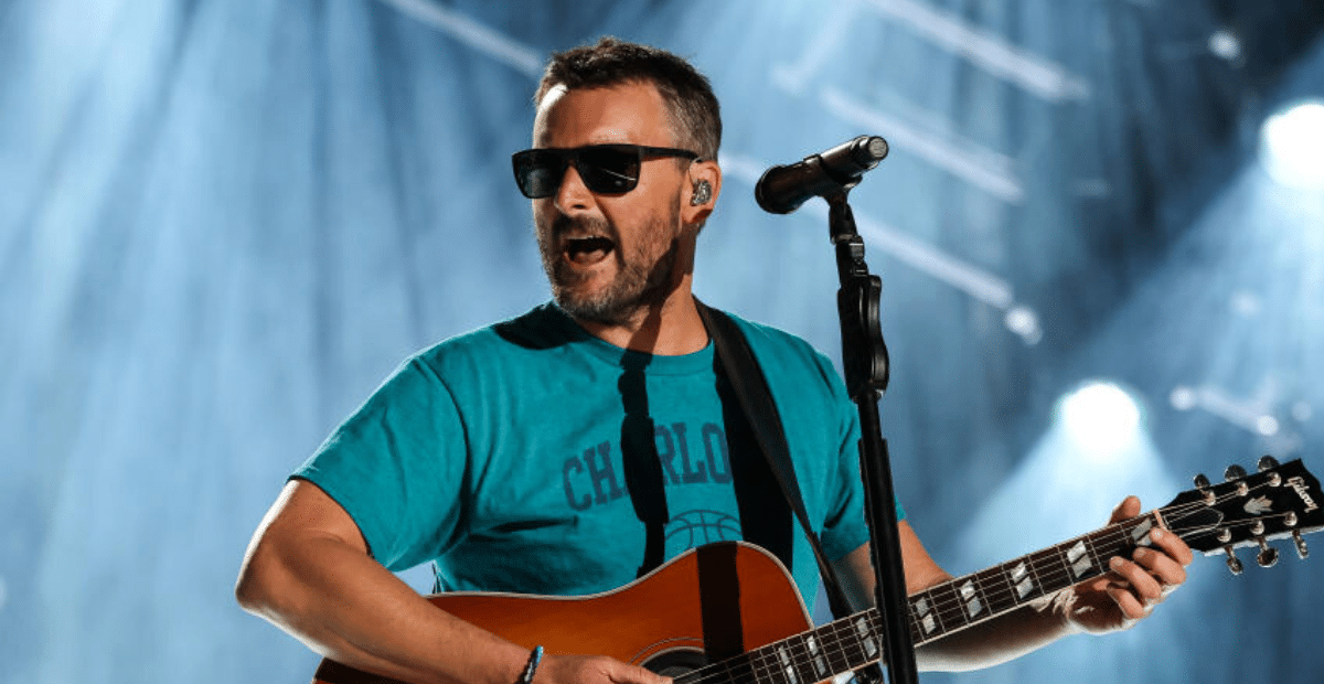 Eric Church Plays Guitar