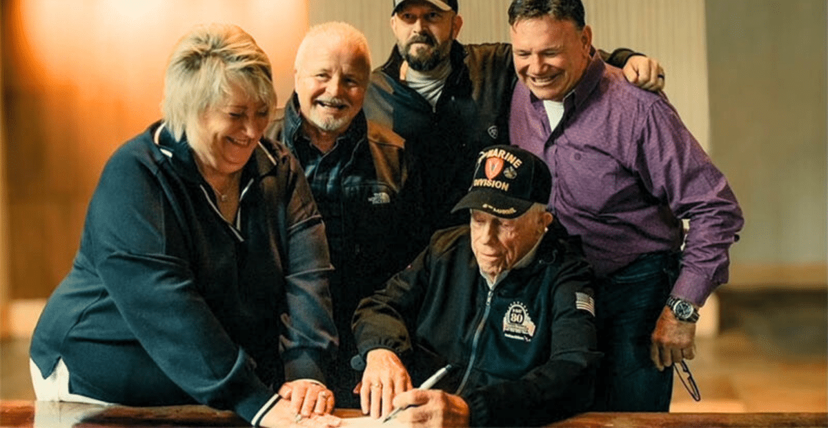 At 100 years old, WW2 veteran Don Graves has signed a record contract in Nashville.