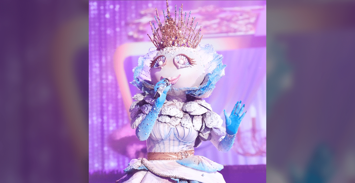 Gretchen Wilson performing as Pearl on "The Masked Singer"