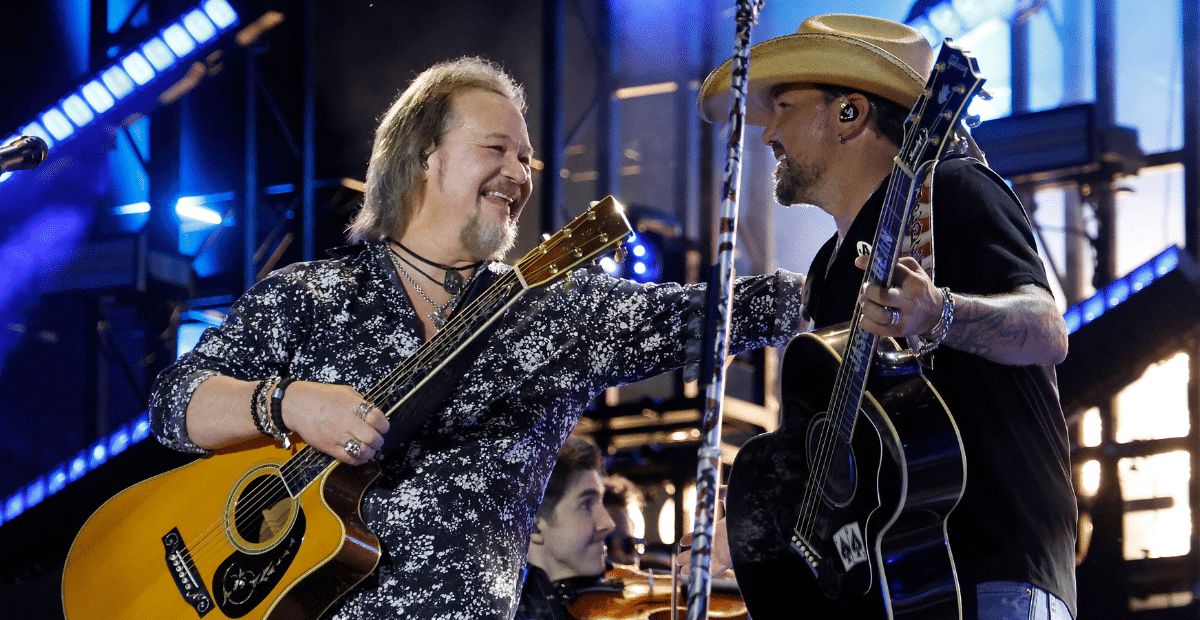 Jason Aldean Brought Out Travis Tritt At CMA Fest