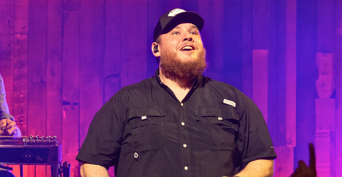 Luke Combs Performs