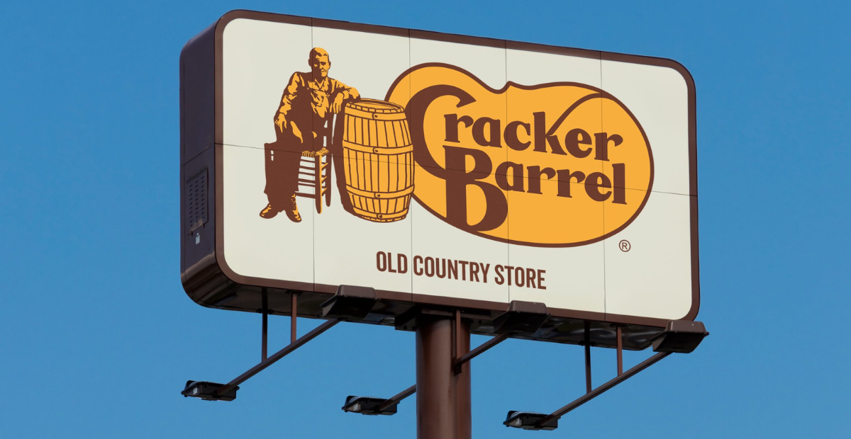 On Tuesday, August 26, Cracker Barrel announced it was going to return to its old logo, turning back from an announced change made one week prior.