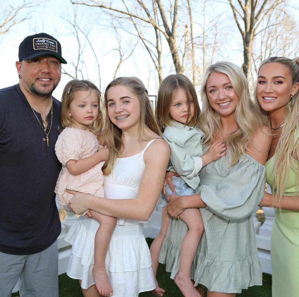 Jason Aldean with his children Navy, Kendyl, Memphis, Keeley, and wife Brittany