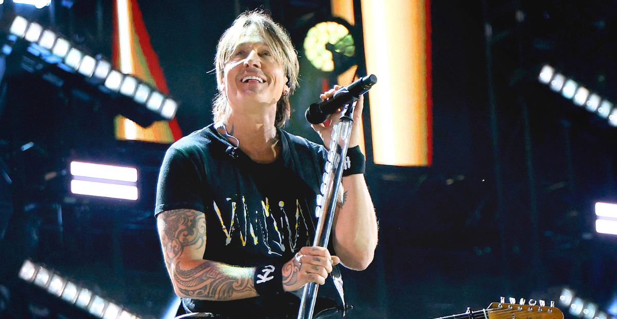 Keith Urban returns to the stage following news of his divorce from Nicole Kidman