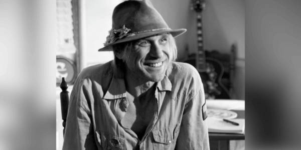Singer-songwriter Todd Snider