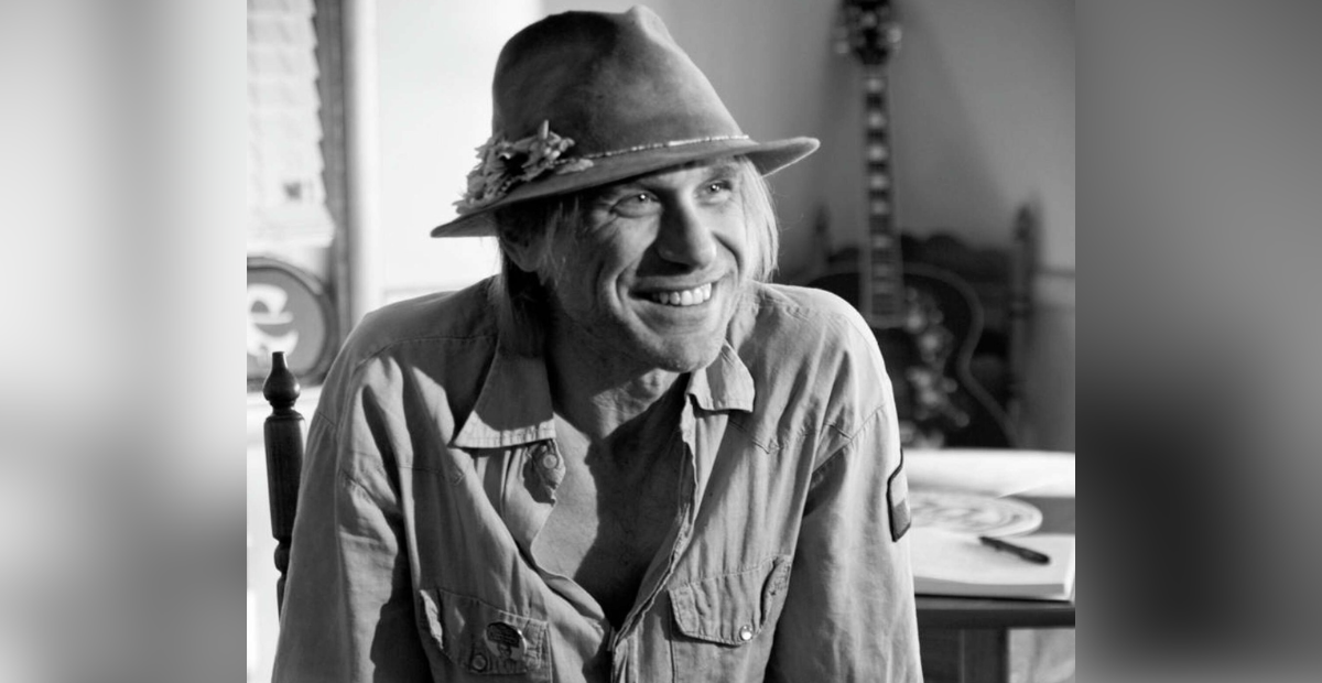Singer-songwriter Todd Snider