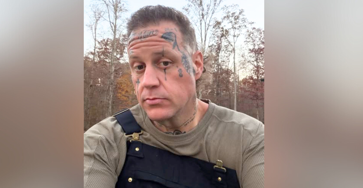 Jelly Roll shows off his new clean-shaven face