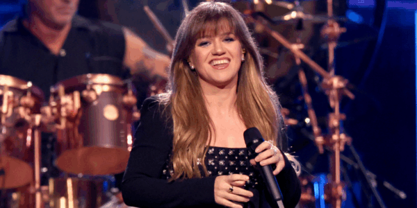 Kelly Clarkson fires back at ex-manager for saying she needed plastic surgery