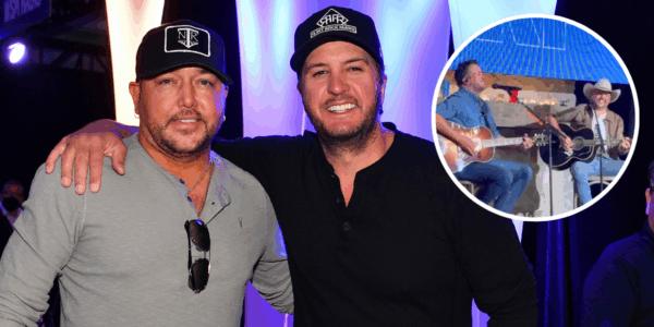 Luke Bryan and Jason aldean singing together