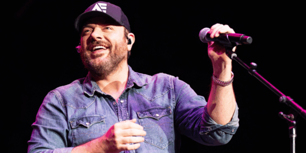 Chris Young refunds fans at his recent concert