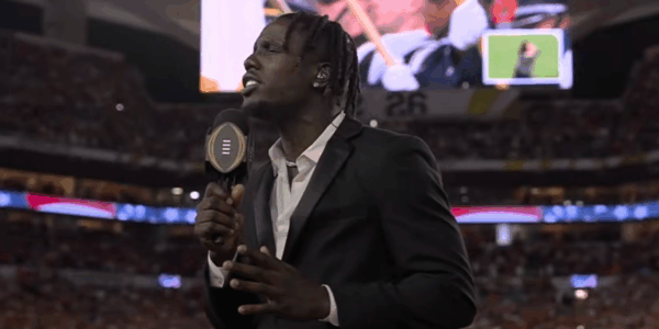 Jamal Roberts sings "The Star-Spangled Banner"